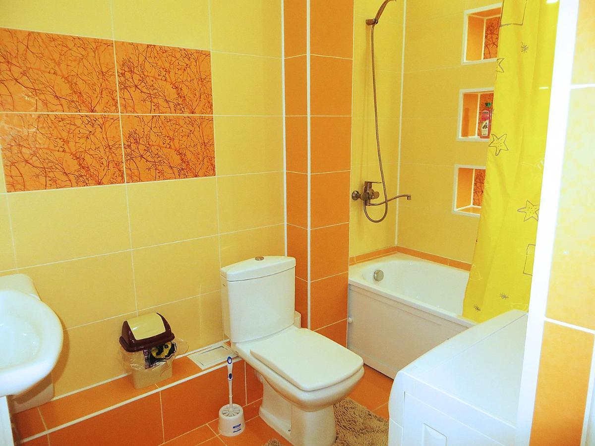 Yellow Apartment In The Center Of Bishkek Exterior photo