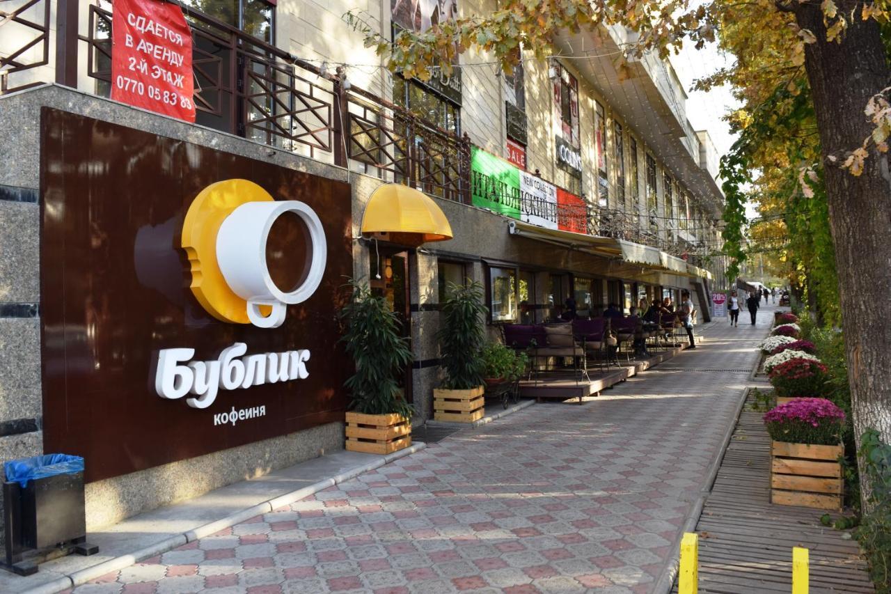 Yellow Apartment In The Center Of Bishkek Exterior photo